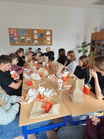 3a99e2a6-e6e7-43a4-aa73-b5ea14074f41.jfif